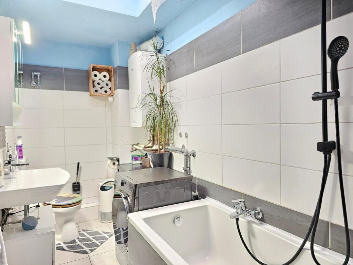 Doppelzimmer 1 I Geteiltes Bad & Kueche I Mit Dem Zug Nur 4 Min Bis Zum Hauptbahnhof Φράιμπουργκ Εξωτερικό φωτογραφία