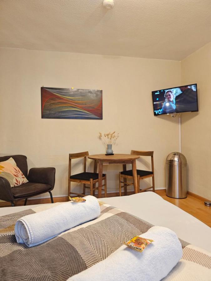 Doppelzimmer 1 I Geteiltes Bad & Kueche I Mit Dem Zug Nur 4 Min Bis Zum Hauptbahnhof Φράιμπουργκ Εξωτερικό φωτογραφία