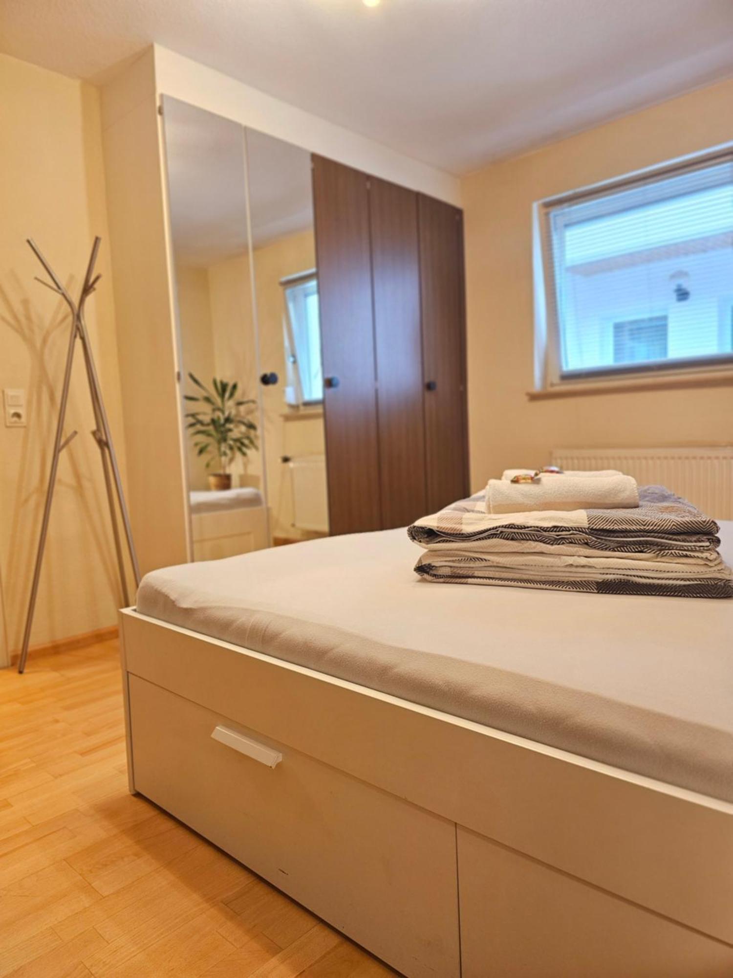 Doppelzimmer 1 I Geteiltes Bad & Kueche I Mit Dem Zug Nur 4 Min Bis Zum Hauptbahnhof Φράιμπουργκ Εξωτερικό φωτογραφία