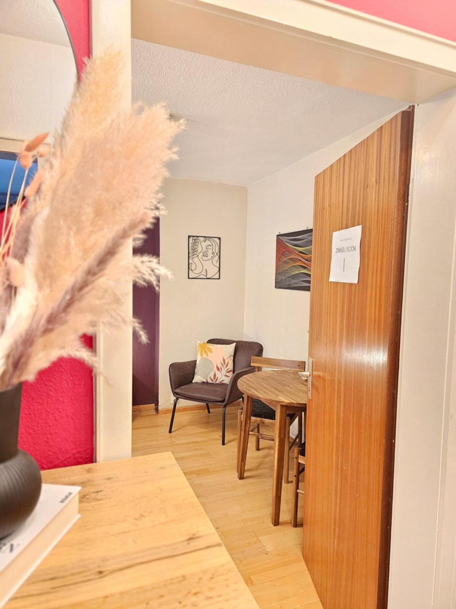 Doppelzimmer 1 I Geteiltes Bad & Kueche I Mit Dem Zug Nur 4 Min Bis Zum Hauptbahnhof Φράιμπουργκ Εξωτερικό φωτογραφία